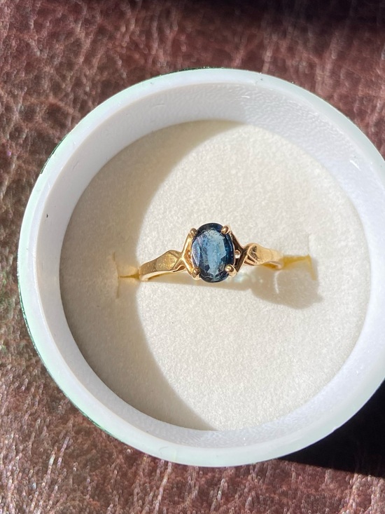 None Jewelry - 18K Gold (Marked) Blue Sapphire Ring Size 6